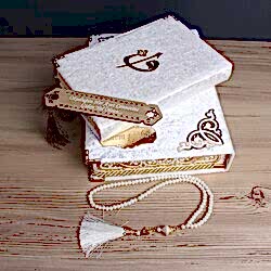 HediyecinHeryerde - Kadife Kaplı Kutulu Orta Boy Kuran-ı Kerim - Krem Renk