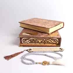 HediyecinHeryerde - Kişiye Özel Kadife Kaplamalı ve Kutulu Gold Renk Lüks Kuran-ı Kerim Seti