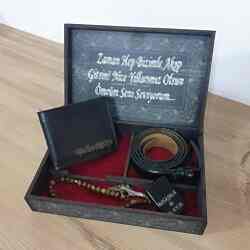 HediyecinHeryerde - Kişiye Özel Resimli Erkek Seti Kombini Kemer Cüzdan Zippo Çakmak Tesbih