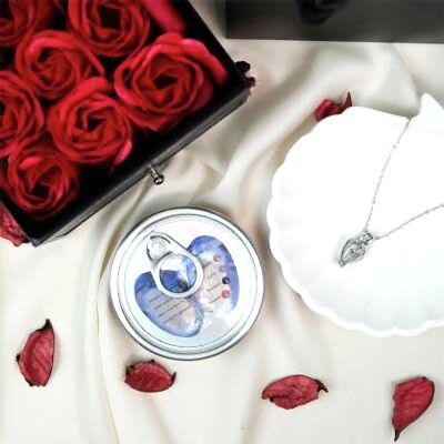 Güllü İstiridye İçinde Gizemli İnci Kolye Kombini